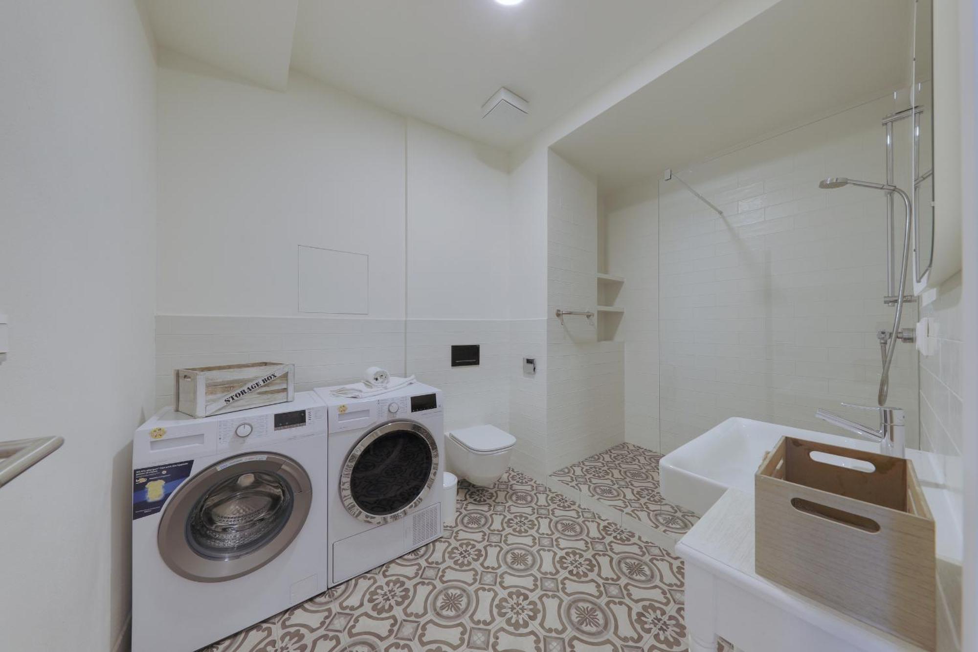Shone Apartment Old Town 2 Bedroom Bratislava Esterno foto
