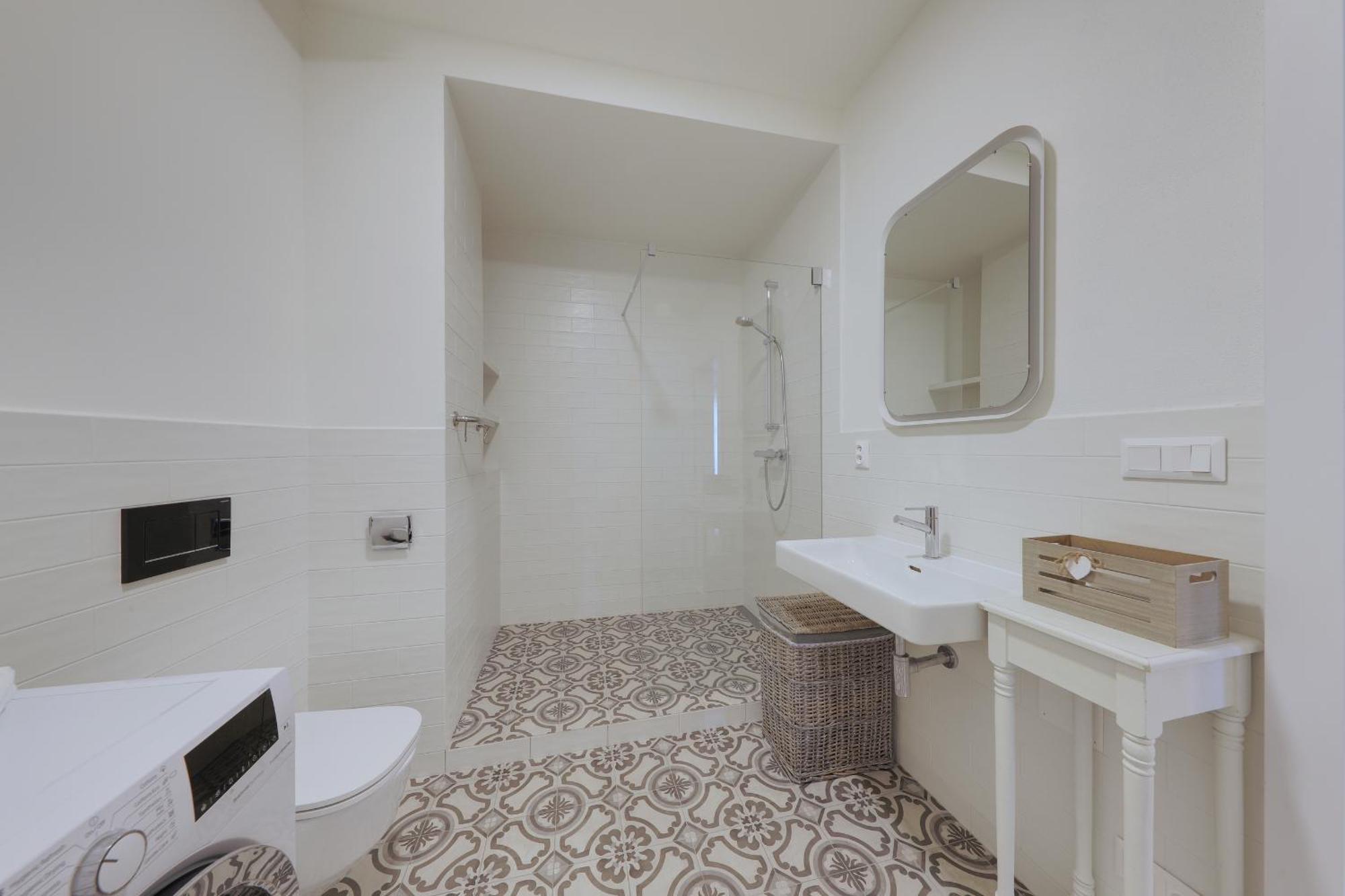Shone Apartment Old Town 2 Bedroom Bratislava Esterno foto