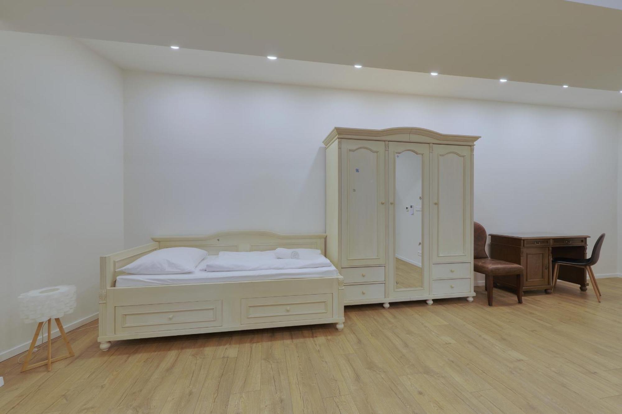 Shone Apartment Old Town 2 Bedroom Bratislava Esterno foto