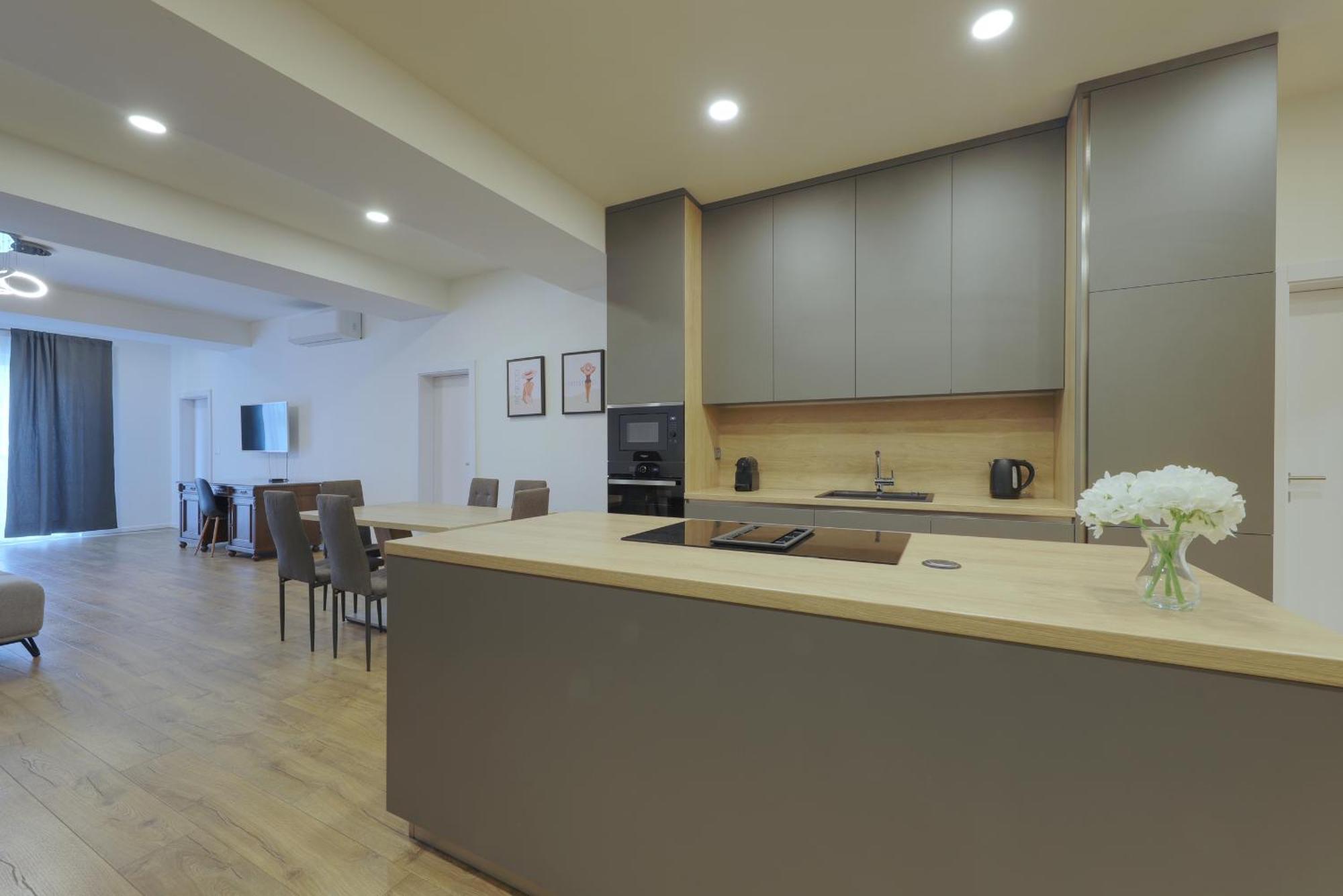 Shone Apartment Old Town 2 Bedroom Bratislava Esterno foto
