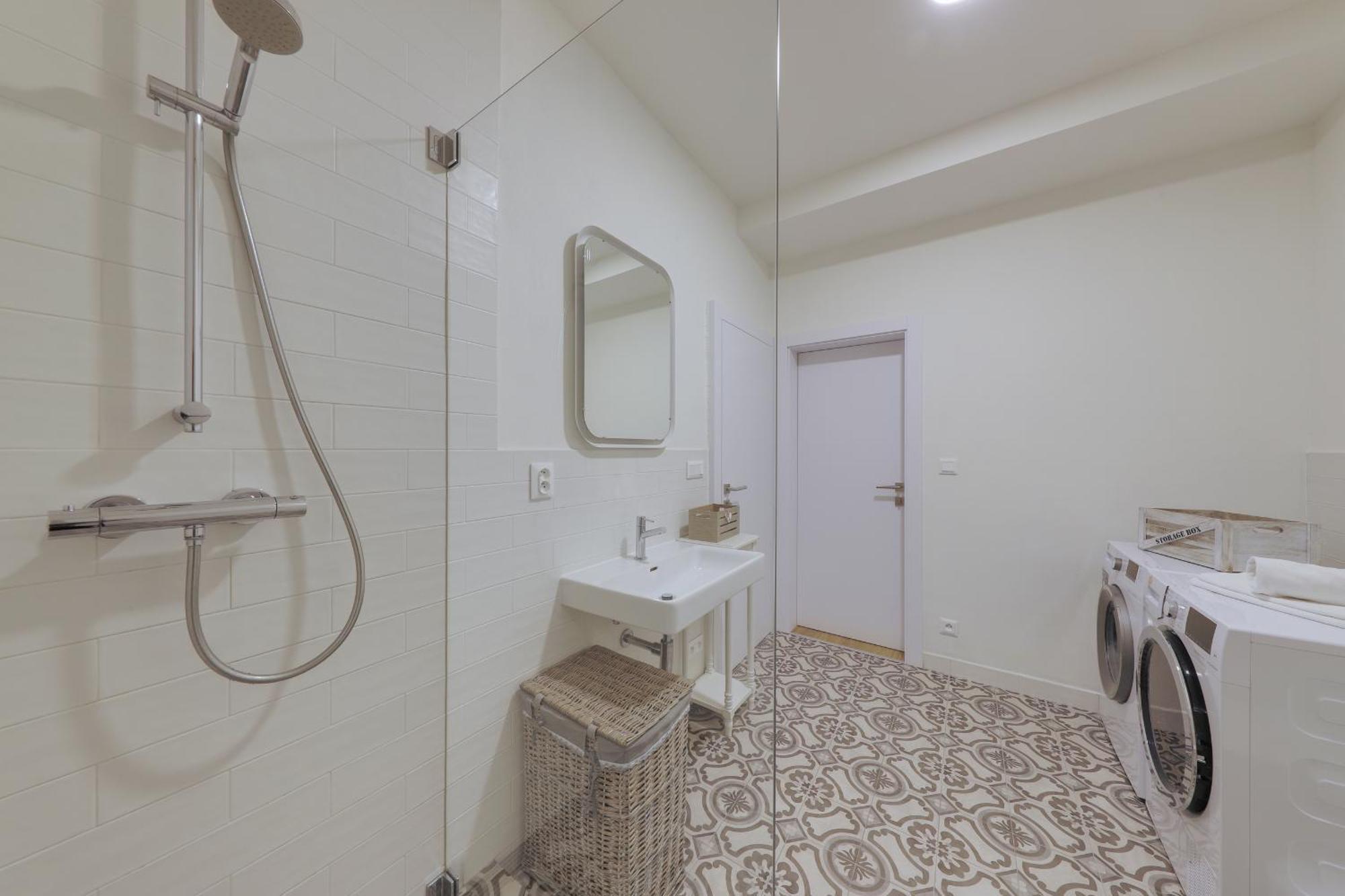 Shone Apartment Old Town 2 Bedroom Bratislava Esterno foto