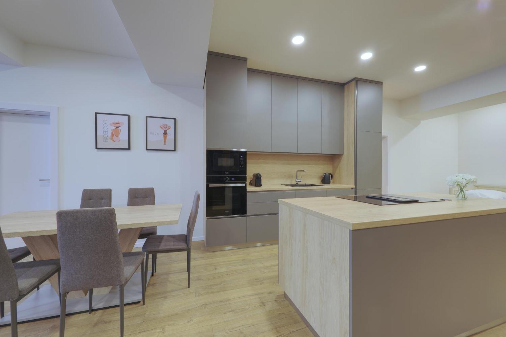 Shone Apartment Old Town 2 Bedroom Bratislava Esterno foto