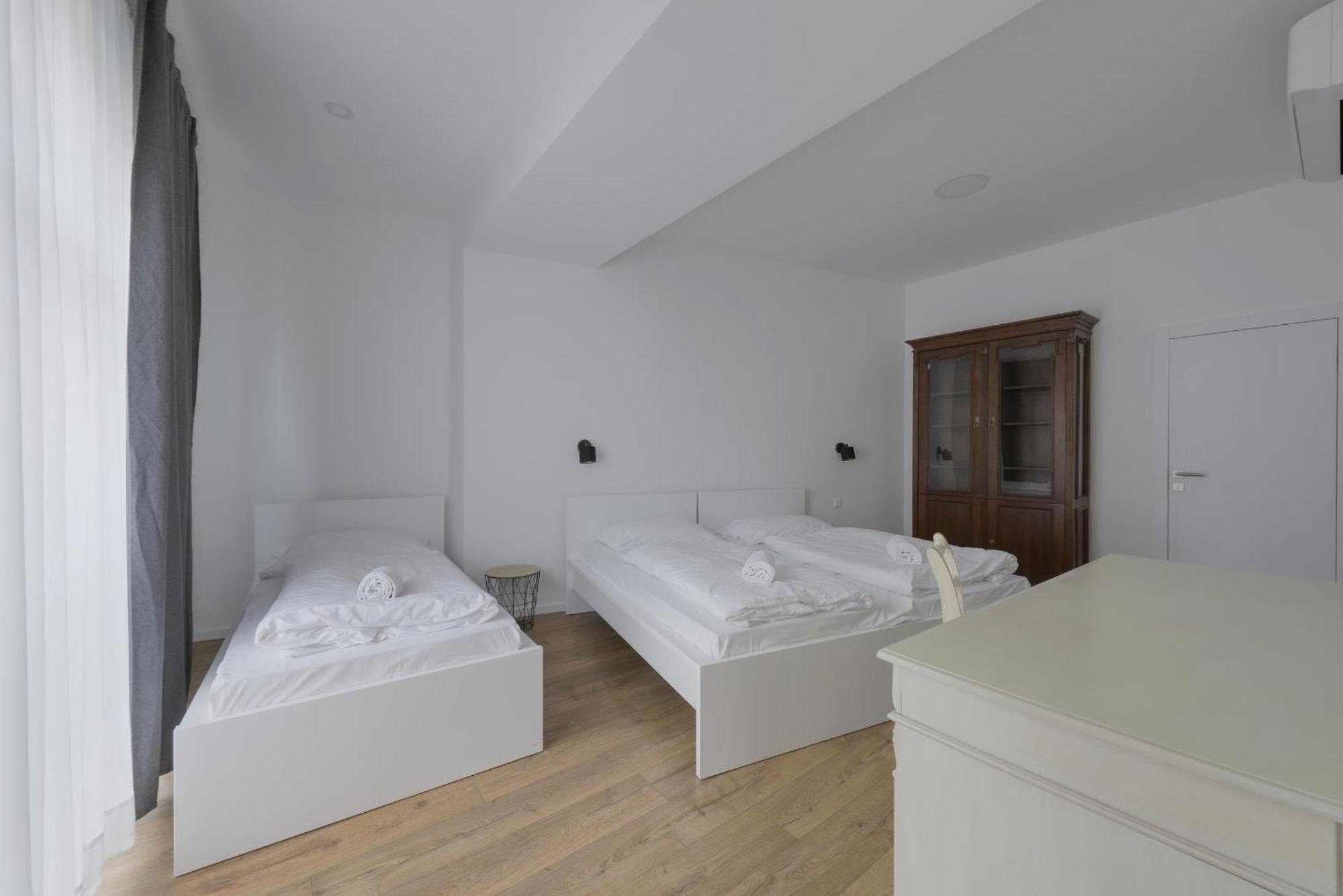 Shone Apartment Old Town 2 Bedroom Bratislava Esterno foto